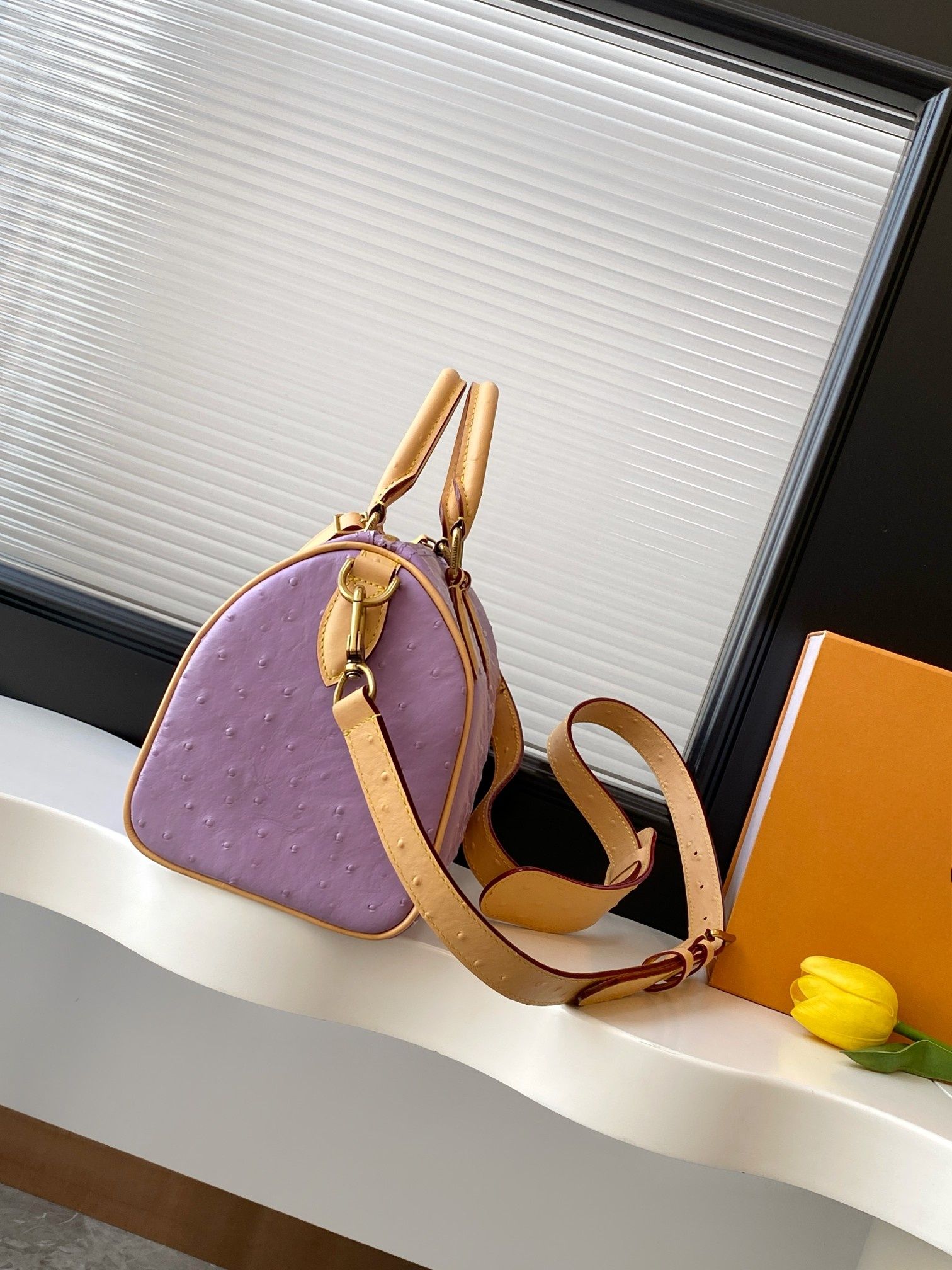 Structured Handbag Top Handle - 심플하고 다용도로 활용 가능한 만능 여성용